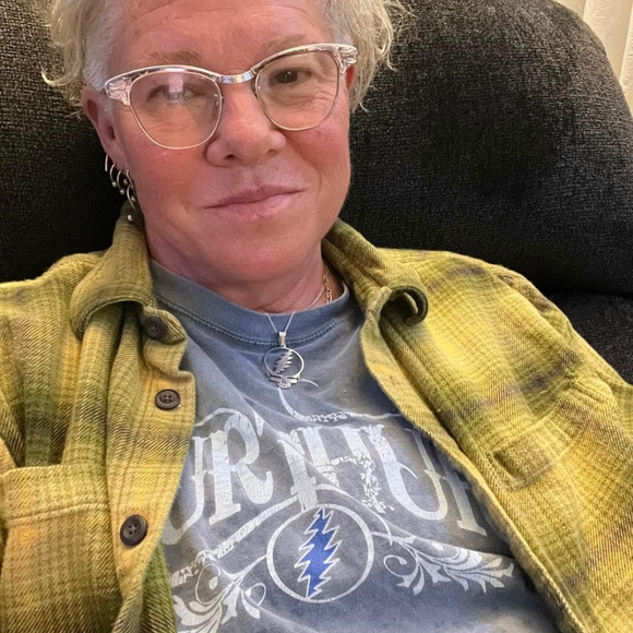 Meet your Posher, Laura - Picture 1 of 1